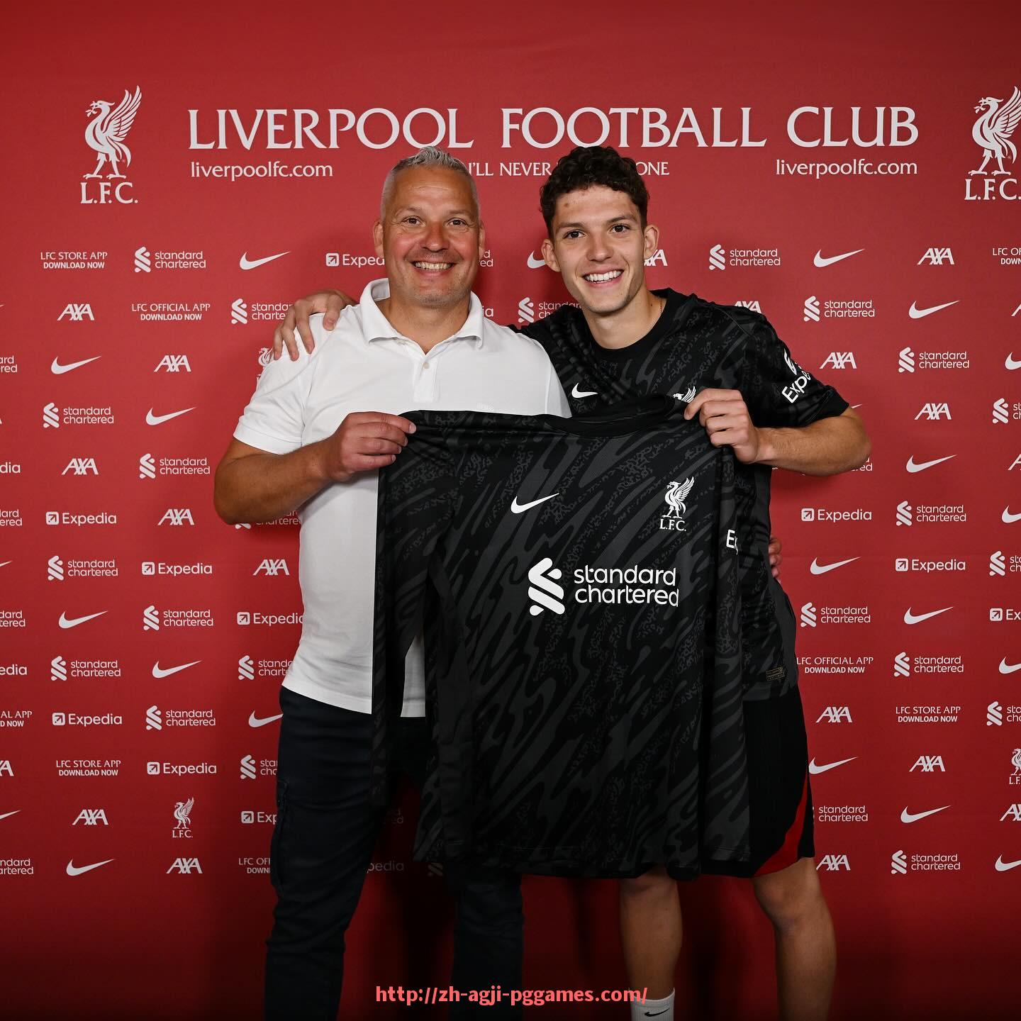 PG模拟器官方网站-英超马尾球员代表及风格介绍