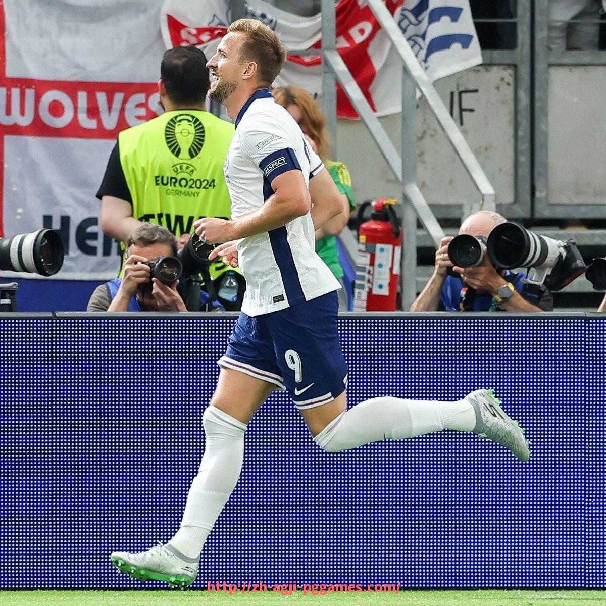 PG模拟器官方网站-NBA火箭队历任教练名单及执教风格评析